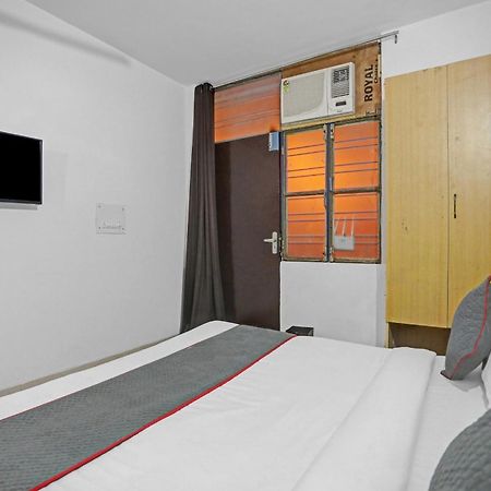 Hotel Collection O Jps Near Pvr Vikaspuri Delhi Esterno foto